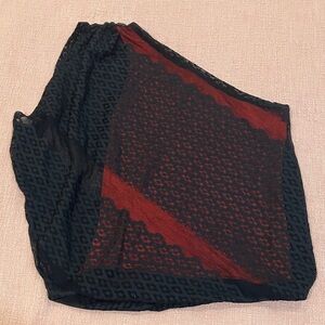 Guess med wm’s Black lace with red lining blouse top